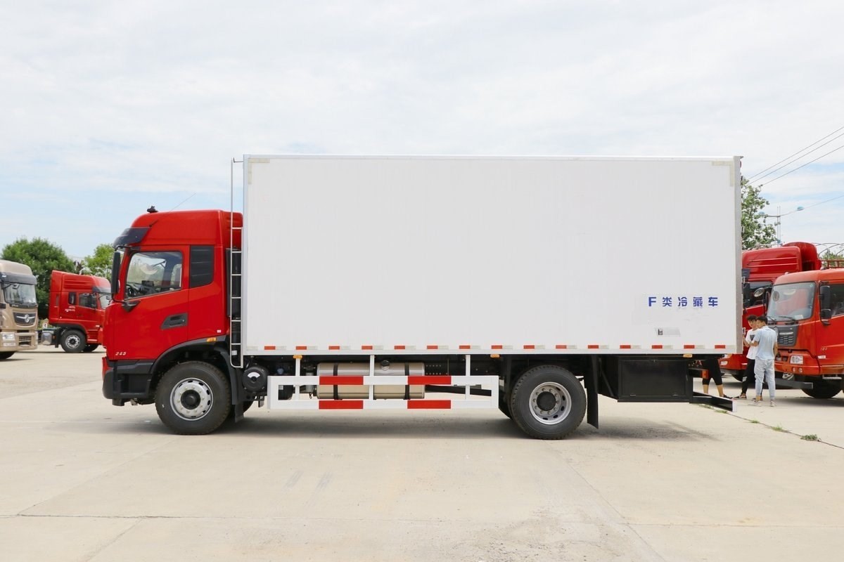 東風天錦KR冷藏車7.8米