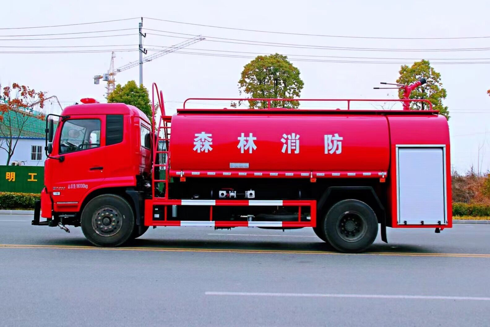 東風(fēng)天錦消防灑水車