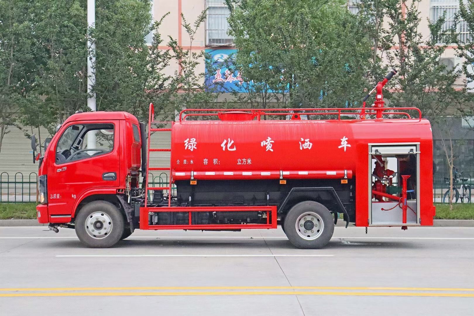 東風(fēng)多利卡消防灑水車
