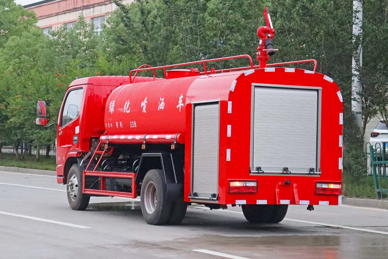 東風(fēng)多利卡消防灑水車