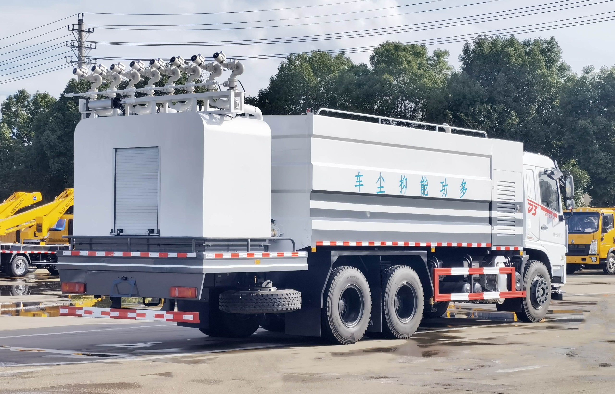 東風(fēng)D3S后雙橋多功能抑塵降塵車(chē)