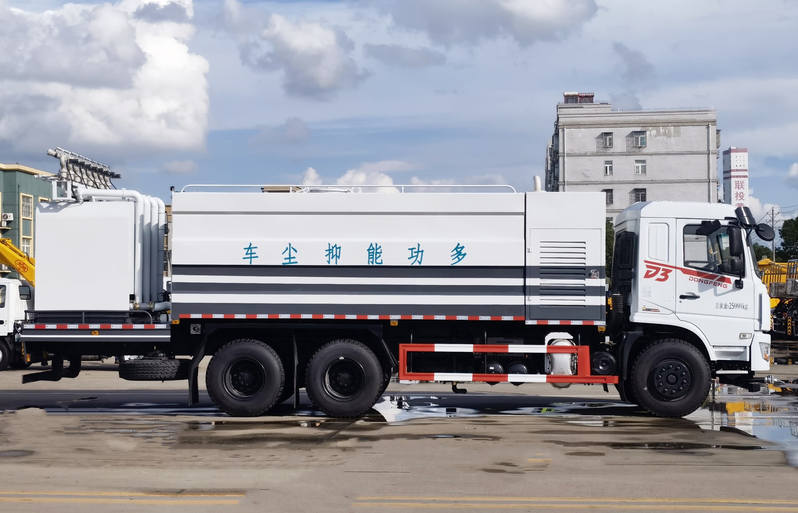 東風(fēng)D3S后雙橋多功能抑塵降塵車(chē)