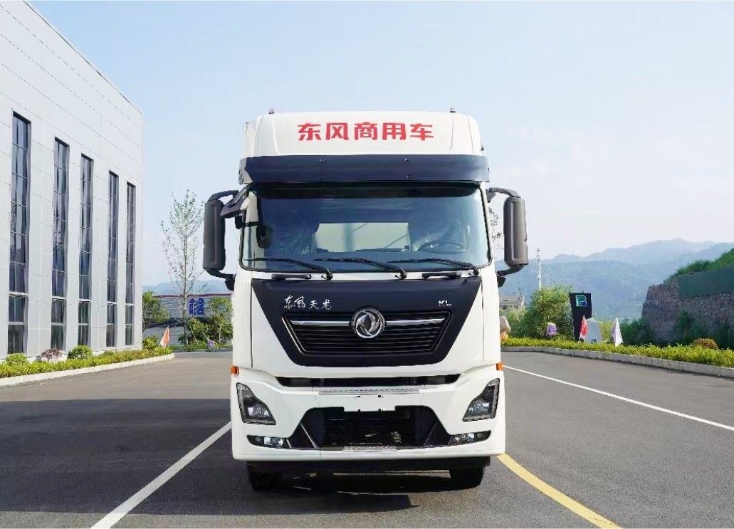 東風(fēng)天龍KL前四后四冷藏車(chē)9.6米