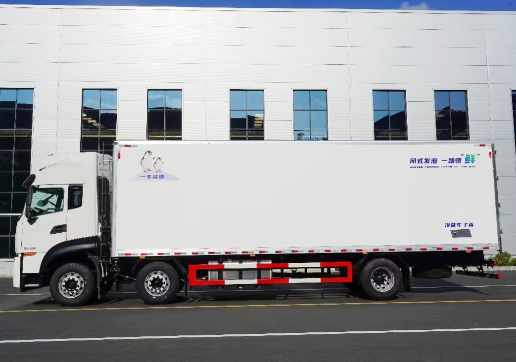 東風(fēng)天龍KL前四后四冷藏車(chē)9.6米