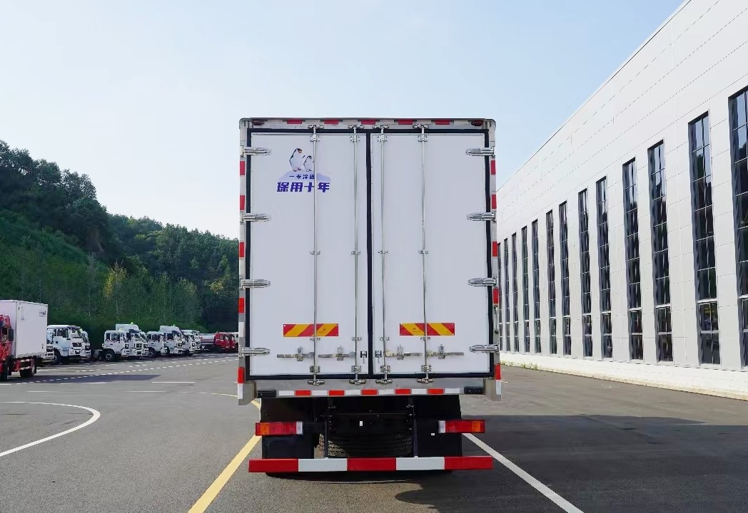 東風(fēng)天龍KL前四后四冷藏車(chē)9.6米