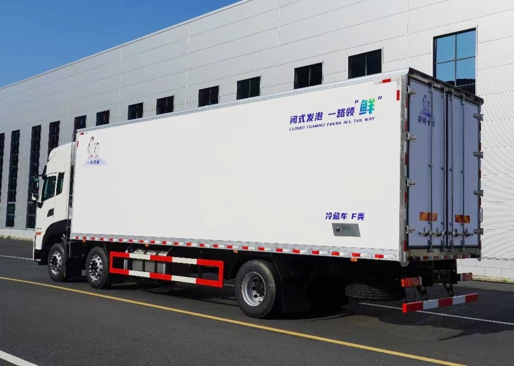 東風(fēng)天龍KL前四后四冷藏車(chē)9.6米