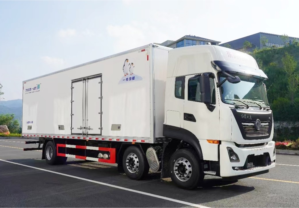 東風(fēng)天龍KL前四后四冷藏車(chē)9.6米