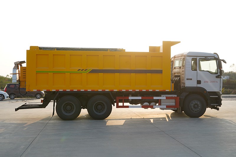 重汽汕德卡后雙橋除雪車(chē)