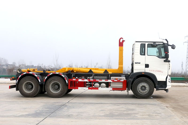 重汽HOWO后雙橋套臂垃圾車(chē) 20噸