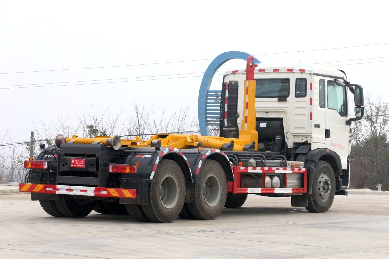 重汽HOWO后雙橋套臂垃圾車(chē) 20噸