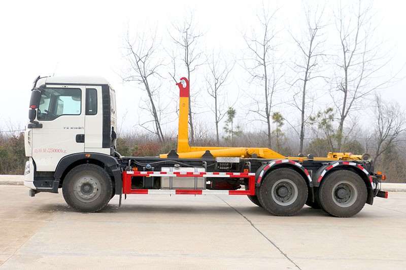 重汽HOWO后雙橋套臂垃圾車(chē) 20噸