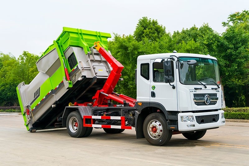 東風(fēng)多利卡D9勾臂垃圾車 12方