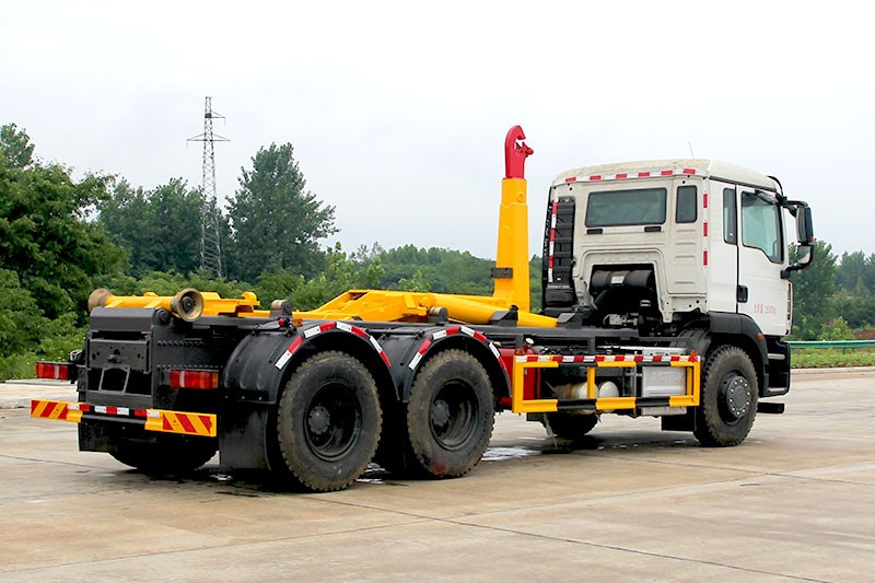 重汽汕德卡后雙橋勾臂垃圾車(chē) 20方