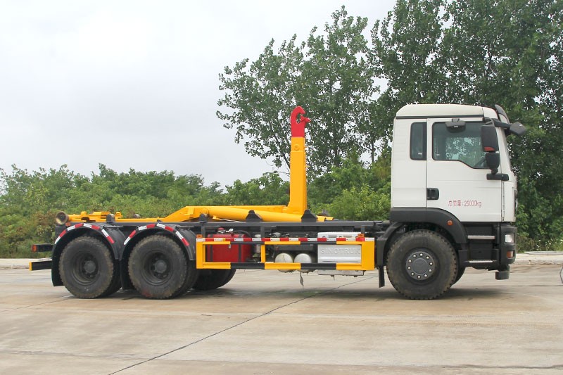 重汽汕德卡后雙橋勾臂垃圾車(chē) 20方