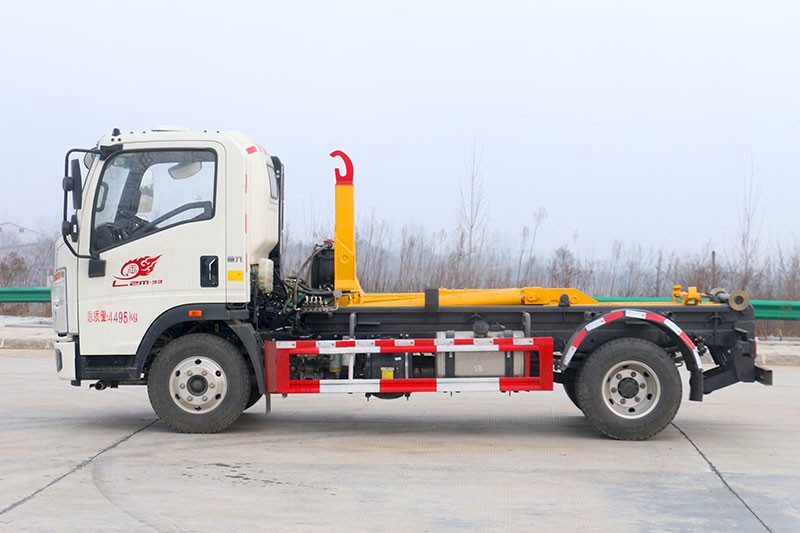 重汽HOWO豪沃勾臂垃圾車(chē) 5方 (可拉建筑垃圾箱)  
