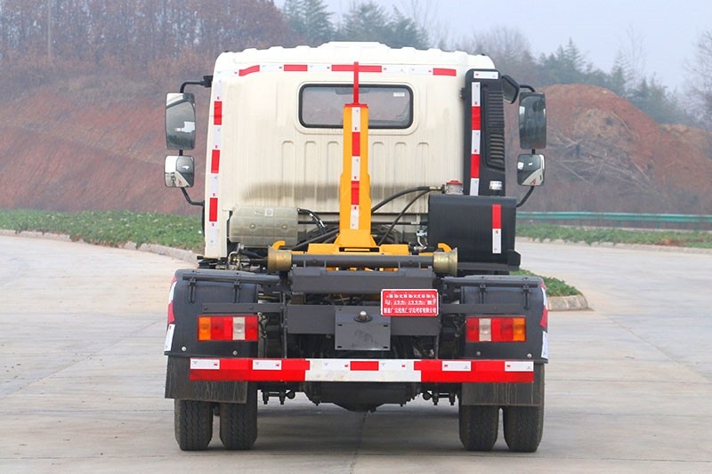 重汽HOWO豪沃勾臂垃圾車(chē) 5方 (可拉建筑垃圾箱)  