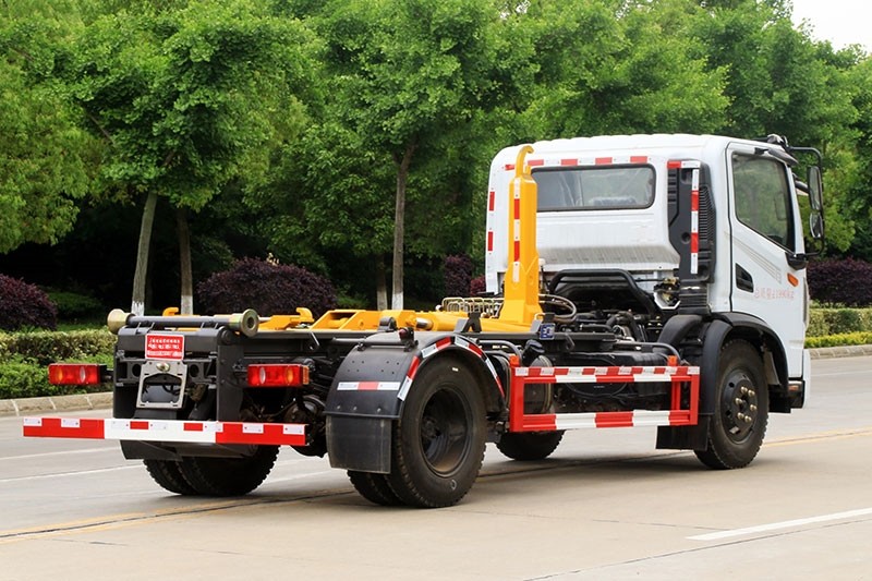 東風華神T3勾臂垃圾車 7方(可拉建筑垃圾箱)