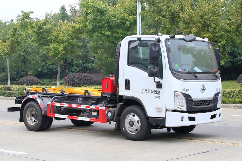 東風(fēng)柳汽L2勾臂套臂垃圾車 6方(可拉建筑垃圾箱)  