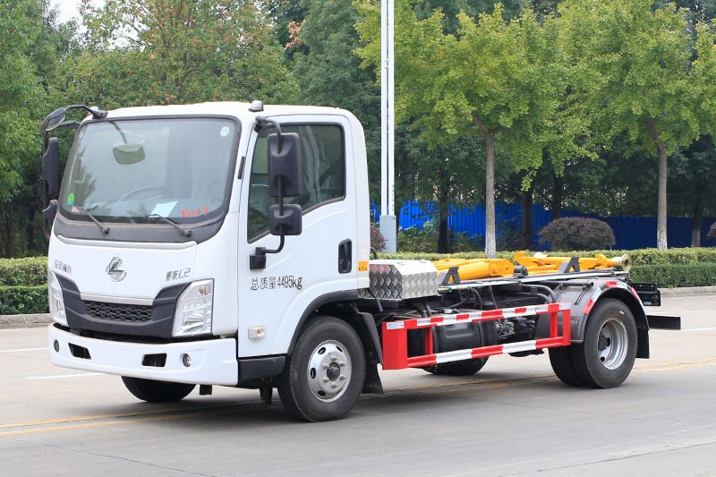 東風(fēng)柳汽L2勾臂套臂垃圾車 6方(可拉建筑垃圾箱)  