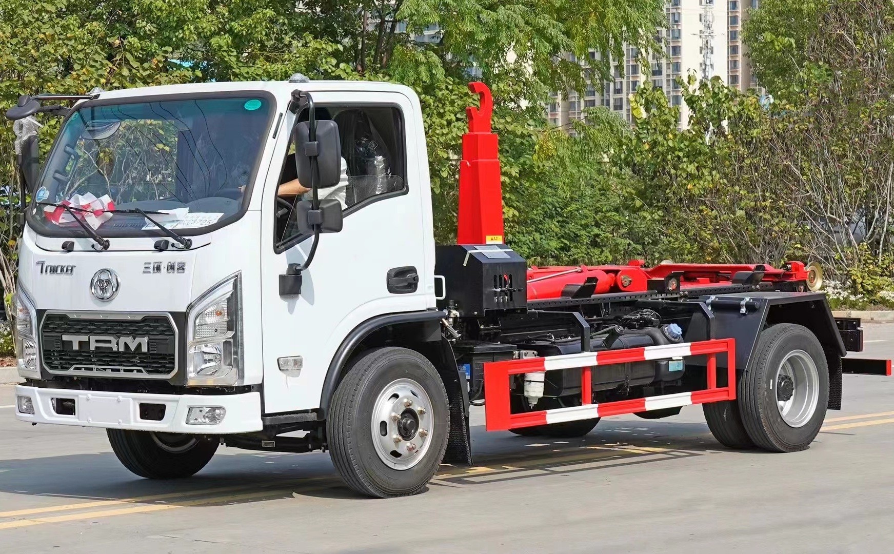 三環(huán)創(chuàng)客藍(lán)牌(地下室)勾臂垃圾車 7方建筑垃圾箱  