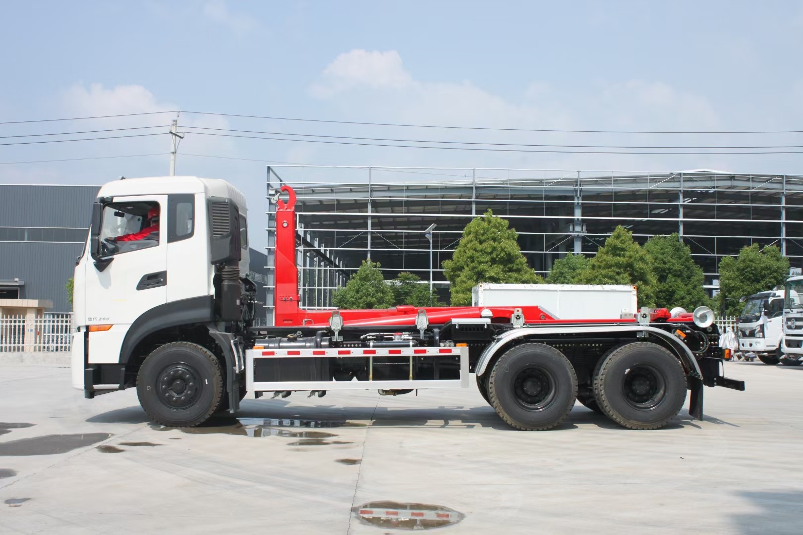東風(fēng)天KL后雙橋鉤臂式垃圾車 20方