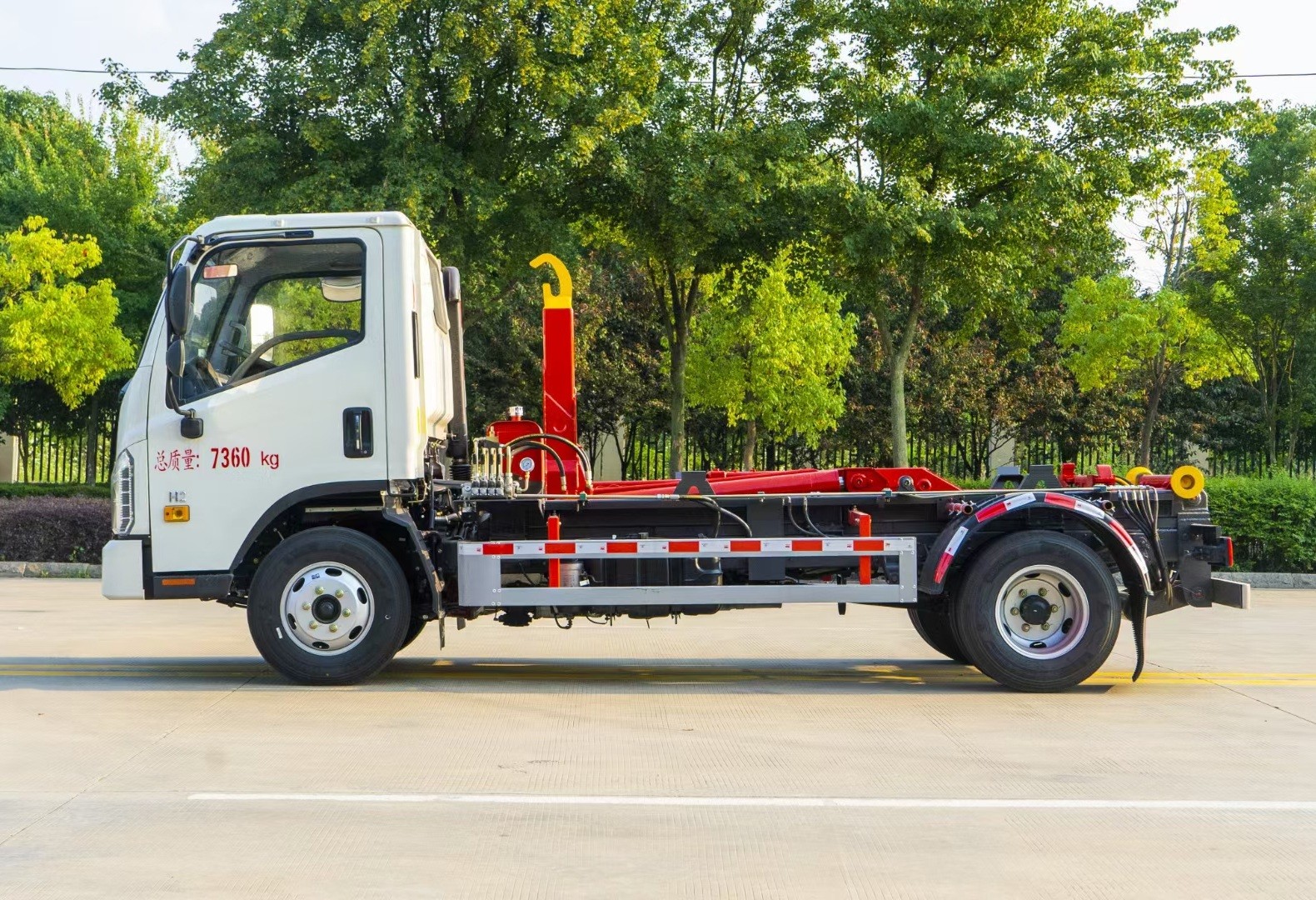 福田領航H2勾臂垃圾車 5方