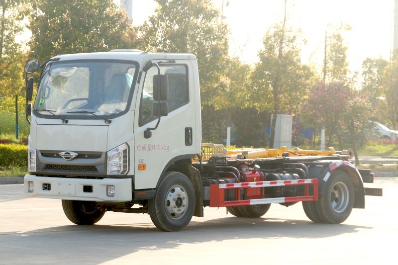 福田領(lǐng)航H2勾臂垃圾車 5方