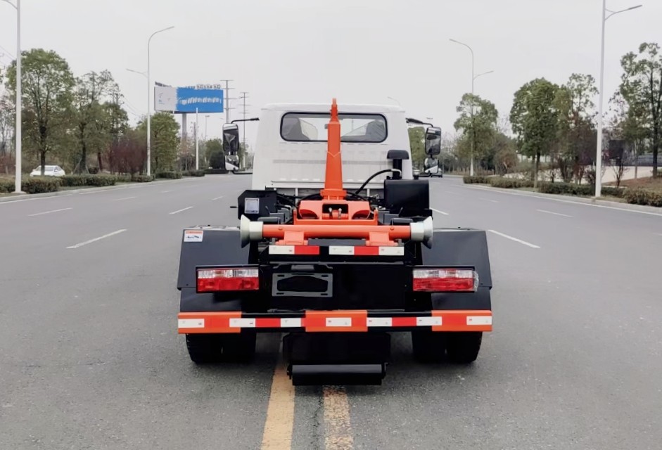 南駿藍(lán)牌(地庫(kù))勾臂垃圾車 7方建筑垃圾箱 