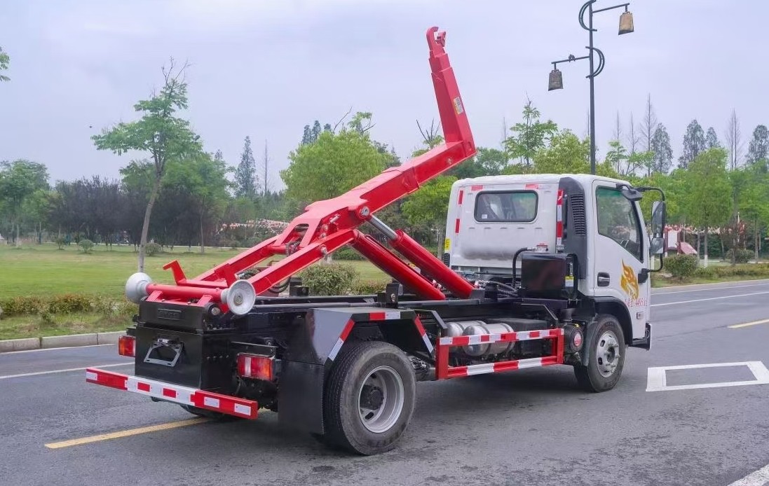 重汽豪曼藍(lán)牌(地庫)勾臂垃圾車 7方建筑垃圾箱  