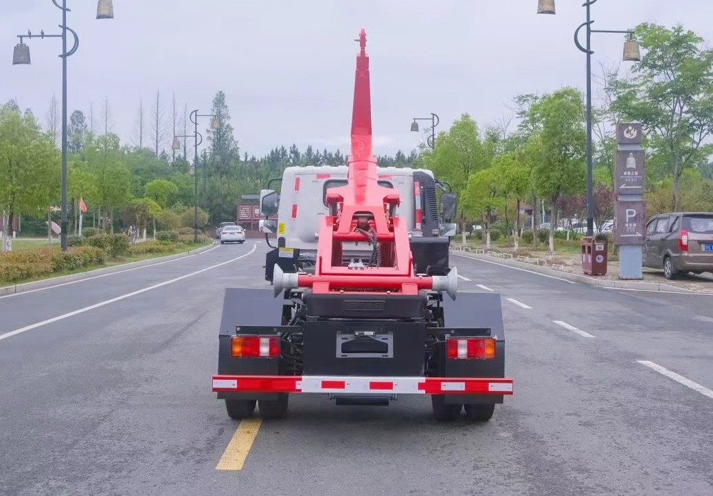 重汽豪曼藍(lán)牌(地庫)勾臂垃圾車 7方建筑垃圾箱  