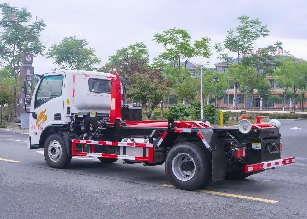 重汽豪曼藍(lán)牌(地庫)勾臂垃圾車 7方建筑垃圾箱  