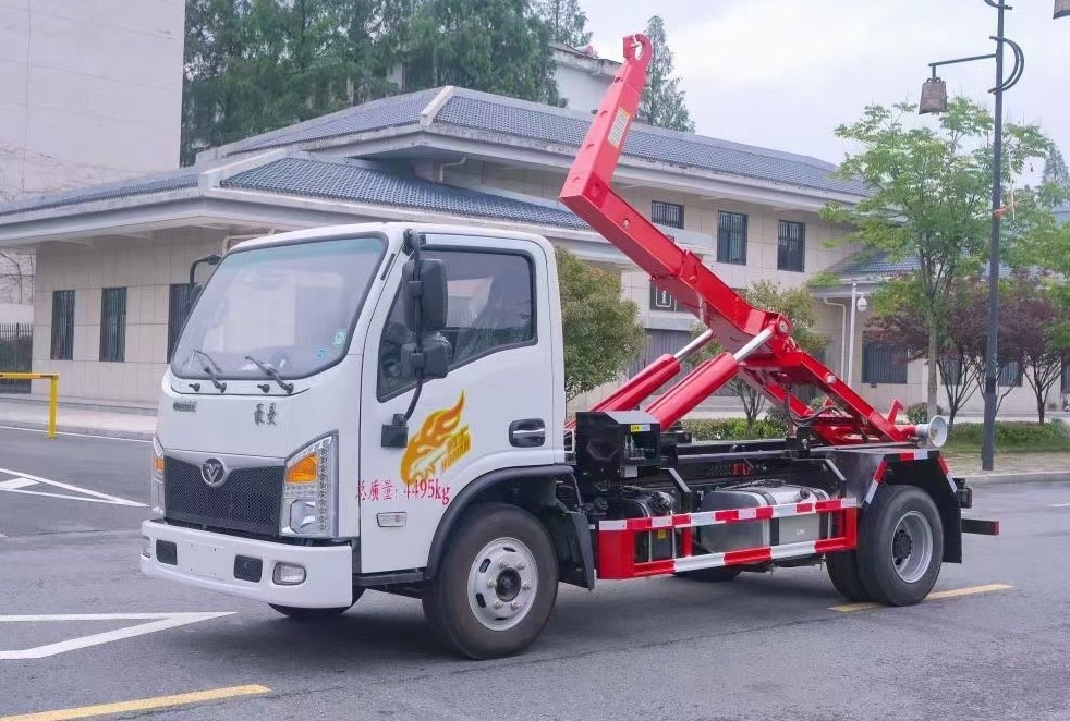 重汽豪曼藍(lán)牌(地庫)勾臂垃圾車 7方建筑垃圾箱  