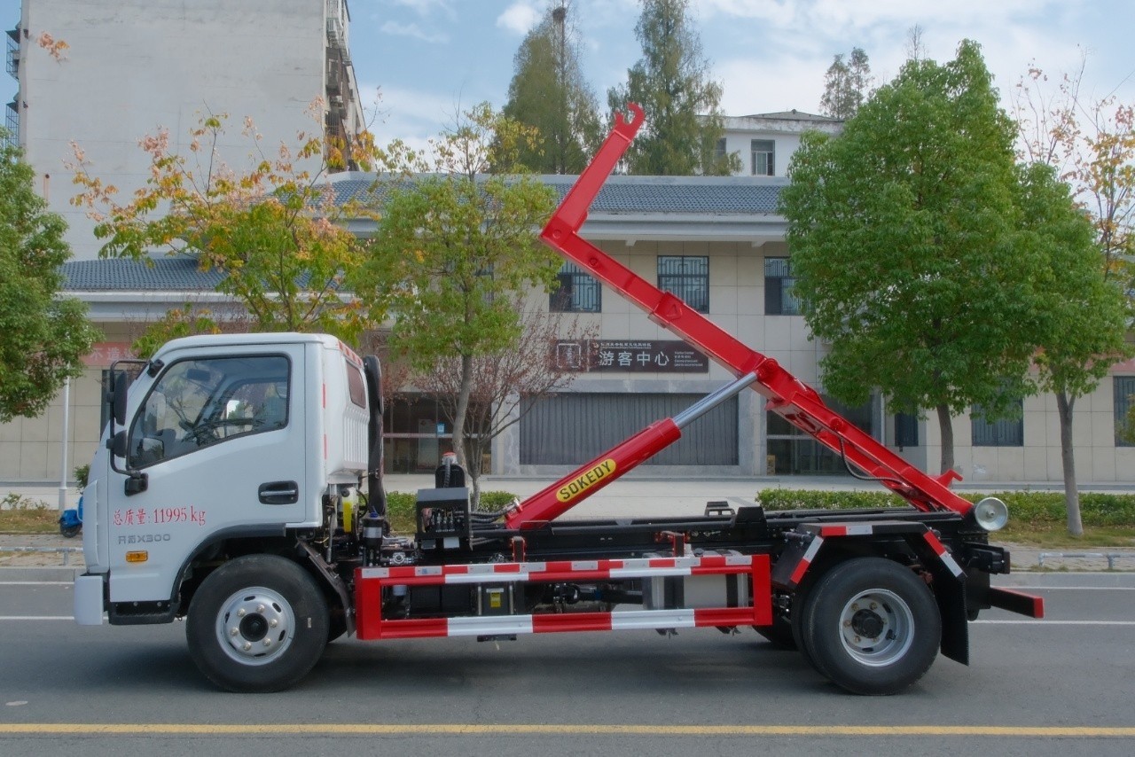 躍進(jìn)藍(lán)牌(地庫)勾臂垃圾車 7方建筑垃圾箱  