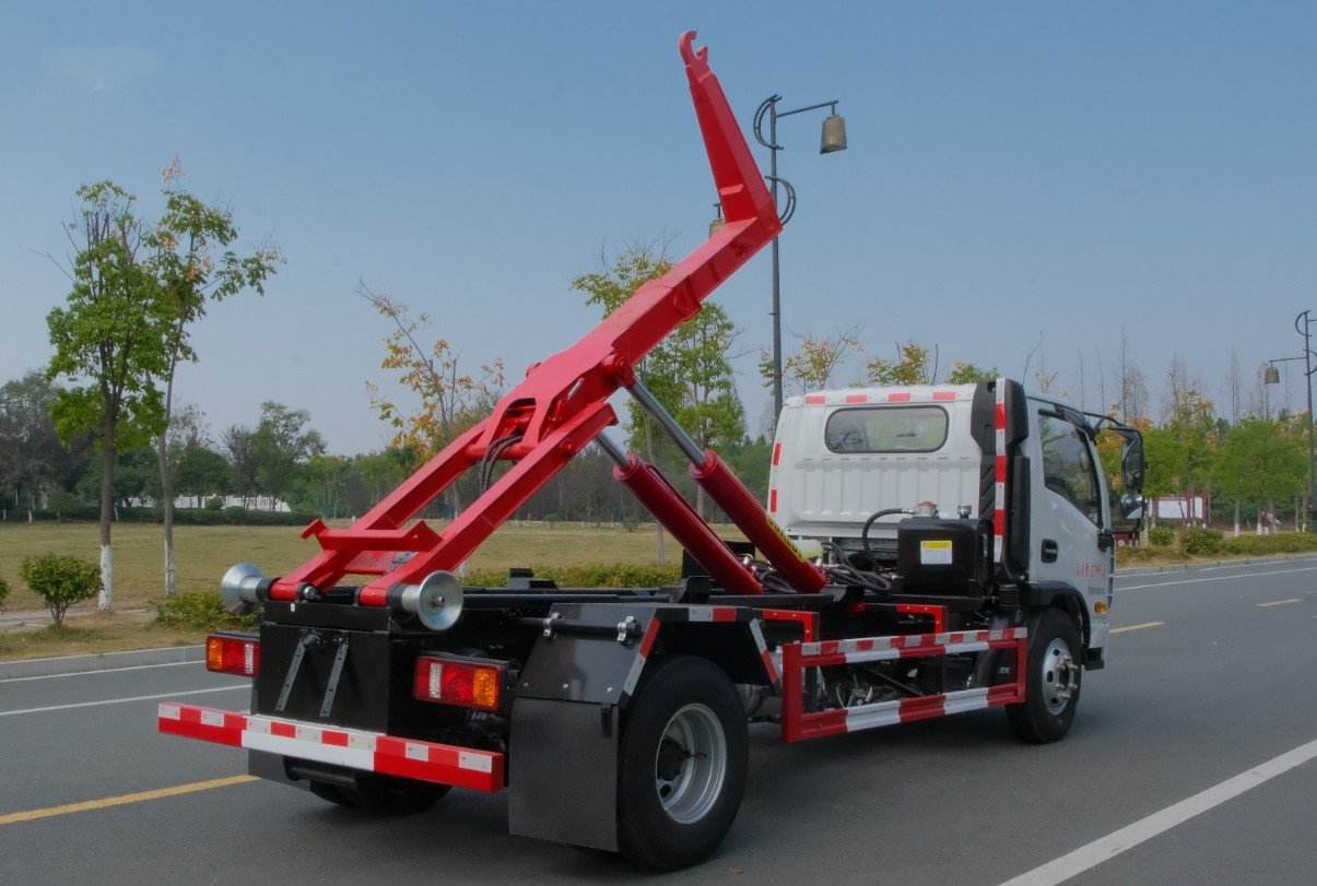 躍進(jìn)藍(lán)牌(地庫)勾臂垃圾車 7方建筑垃圾箱  