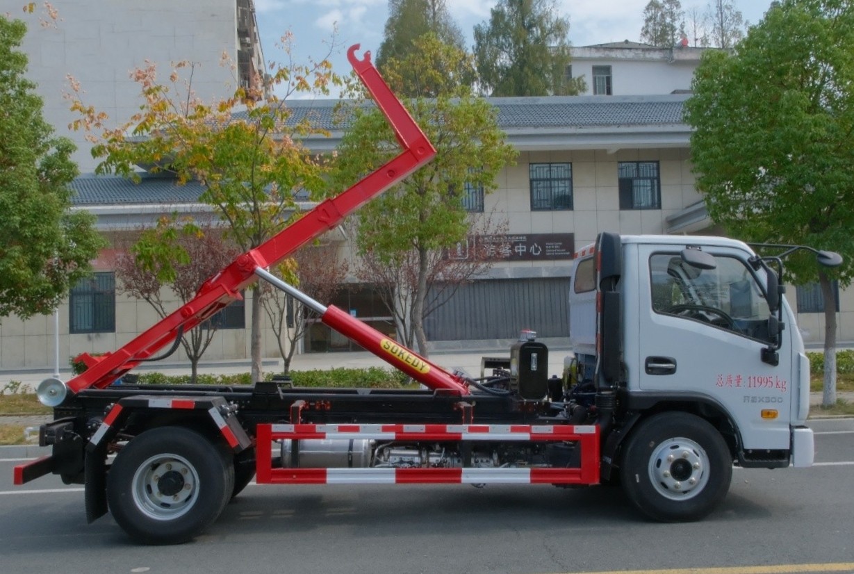 躍進(jìn)藍(lán)牌(地庫)勾臂垃圾車 7方建筑垃圾箱  