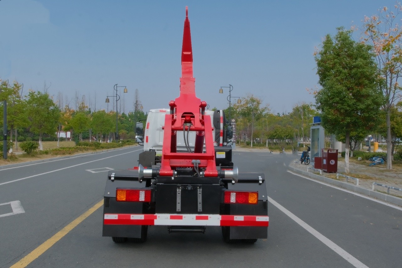 躍進(jìn)藍(lán)牌(地庫)勾臂垃圾車 7方建筑垃圾箱  