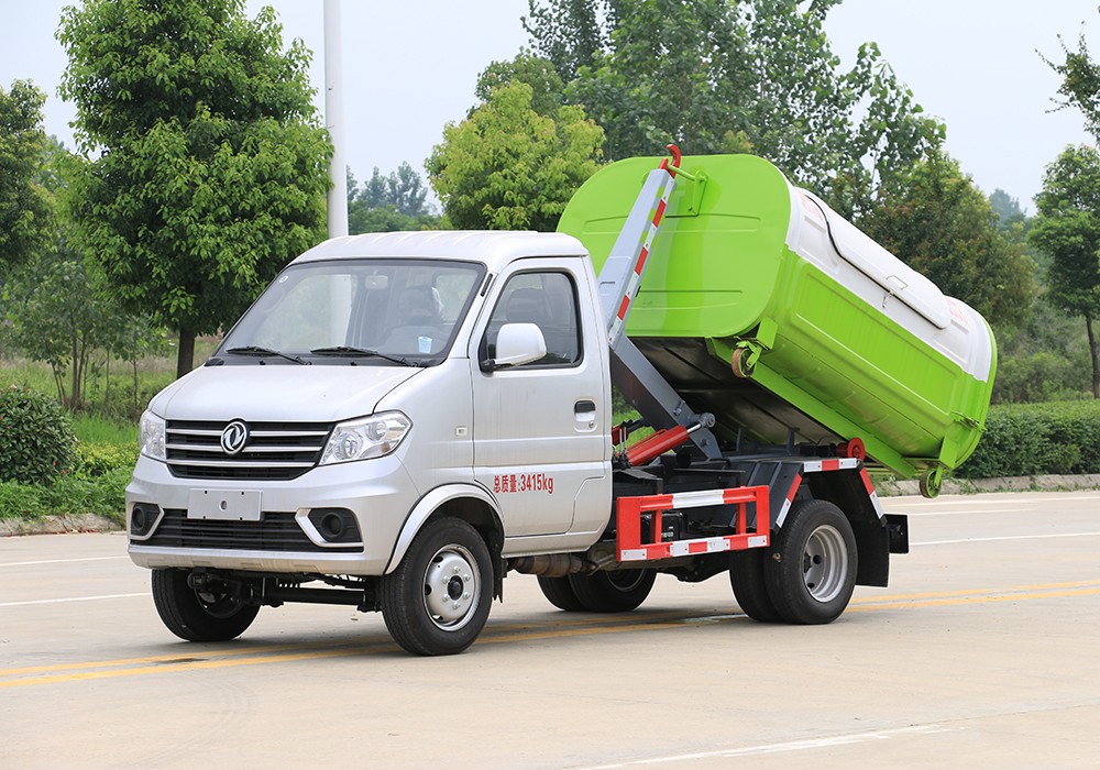 東風(fēng)小康勾臂垃圾車 3方