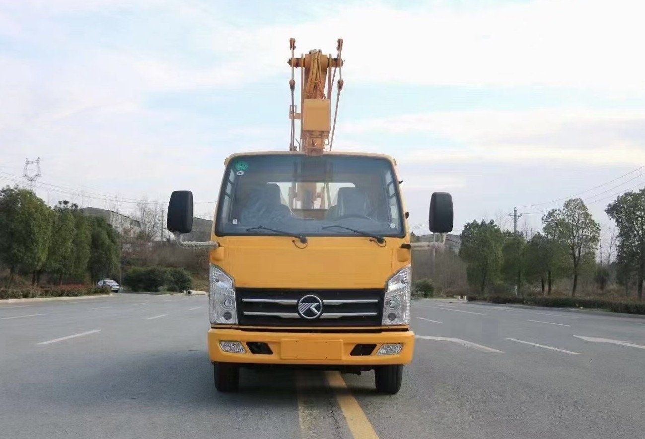 凱馬折臂式13.5米高空作業(yè)車